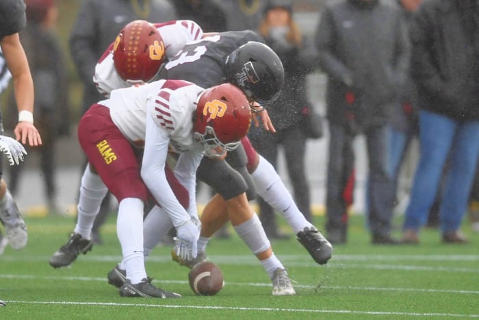 Tualatin.Central-Catholic.6A-football-final.Leon-Neuschwander.54